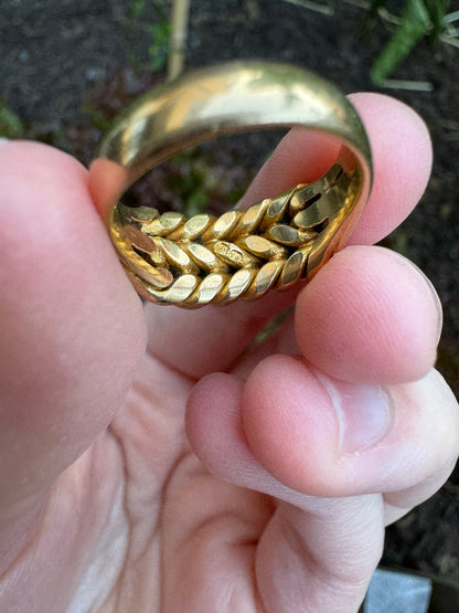 Antique 18ct yellow gold keeper ring