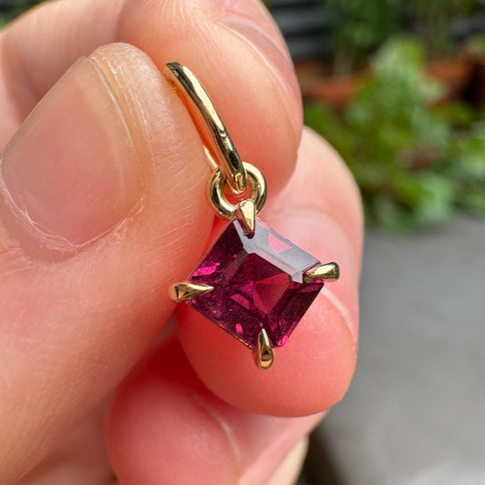 Custom handmade 9ct yellow gold 0.97ct rhodolite garnet claw set pendant