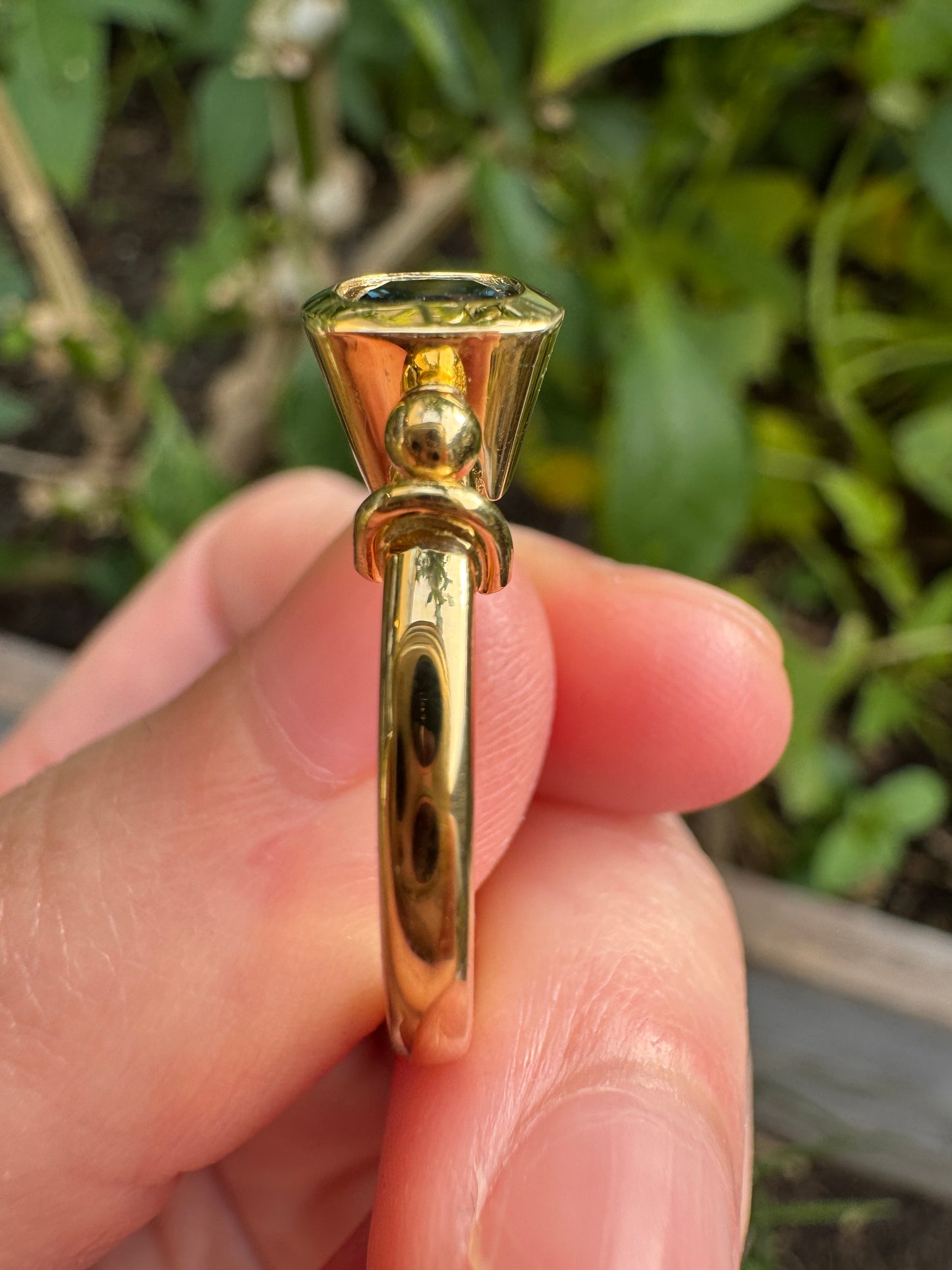 Handmade Chris Sherwin 18ct gold natural Australian sapphire ring