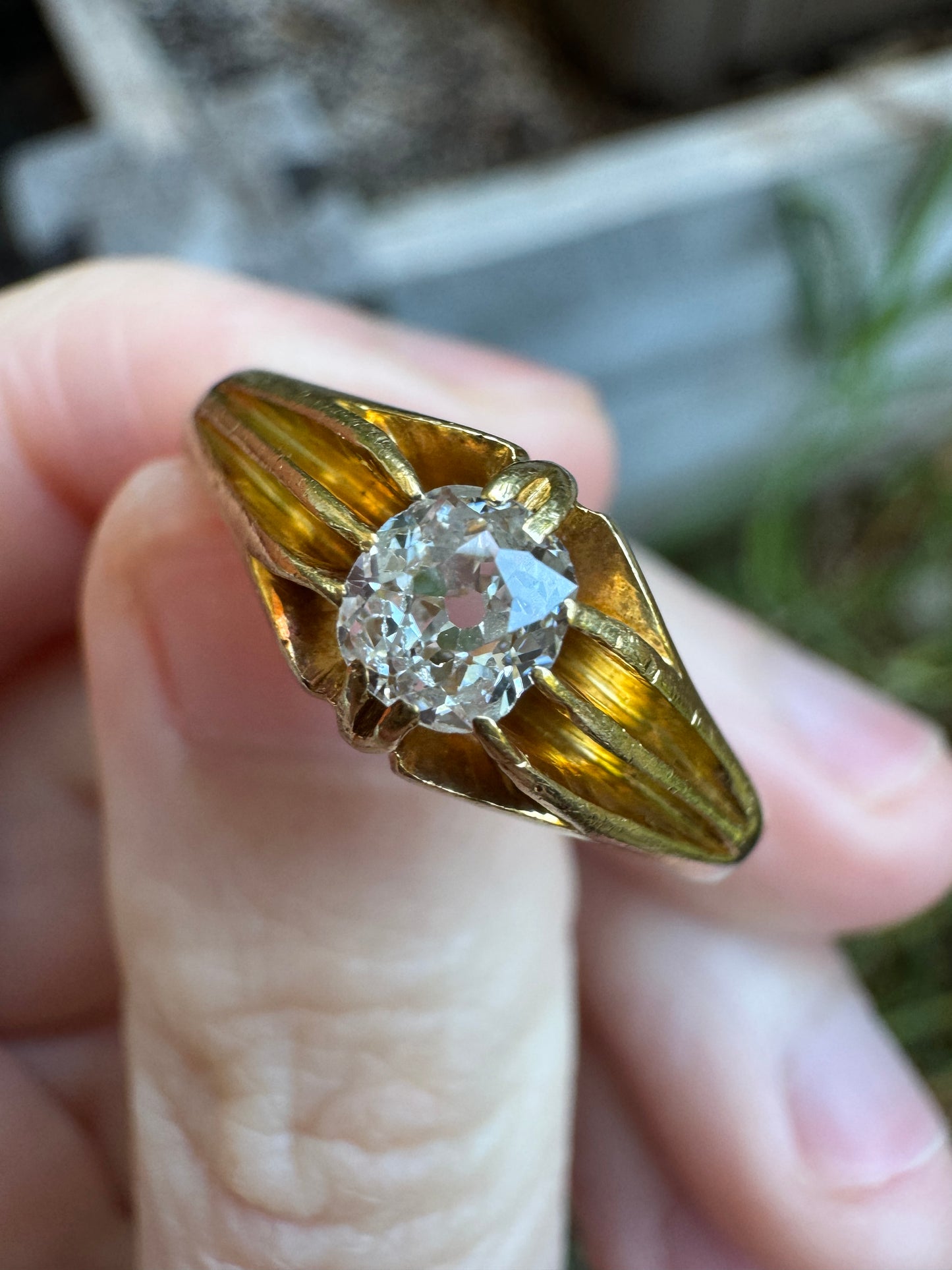 Antique 18ct gold old mine cut diamond belcher ring