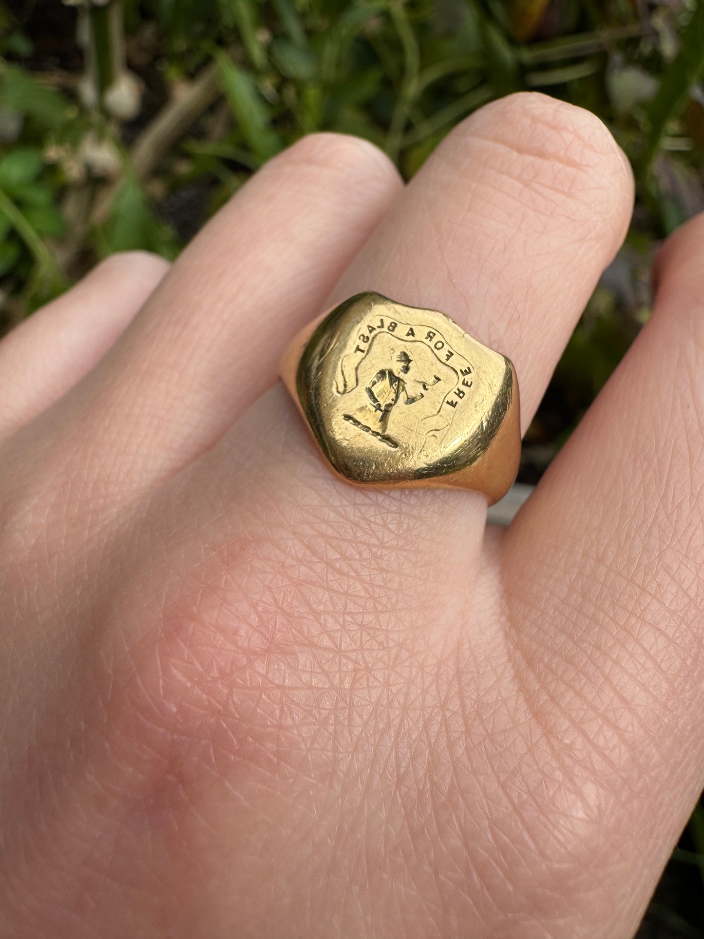 Vintage 18ct gold signet ring