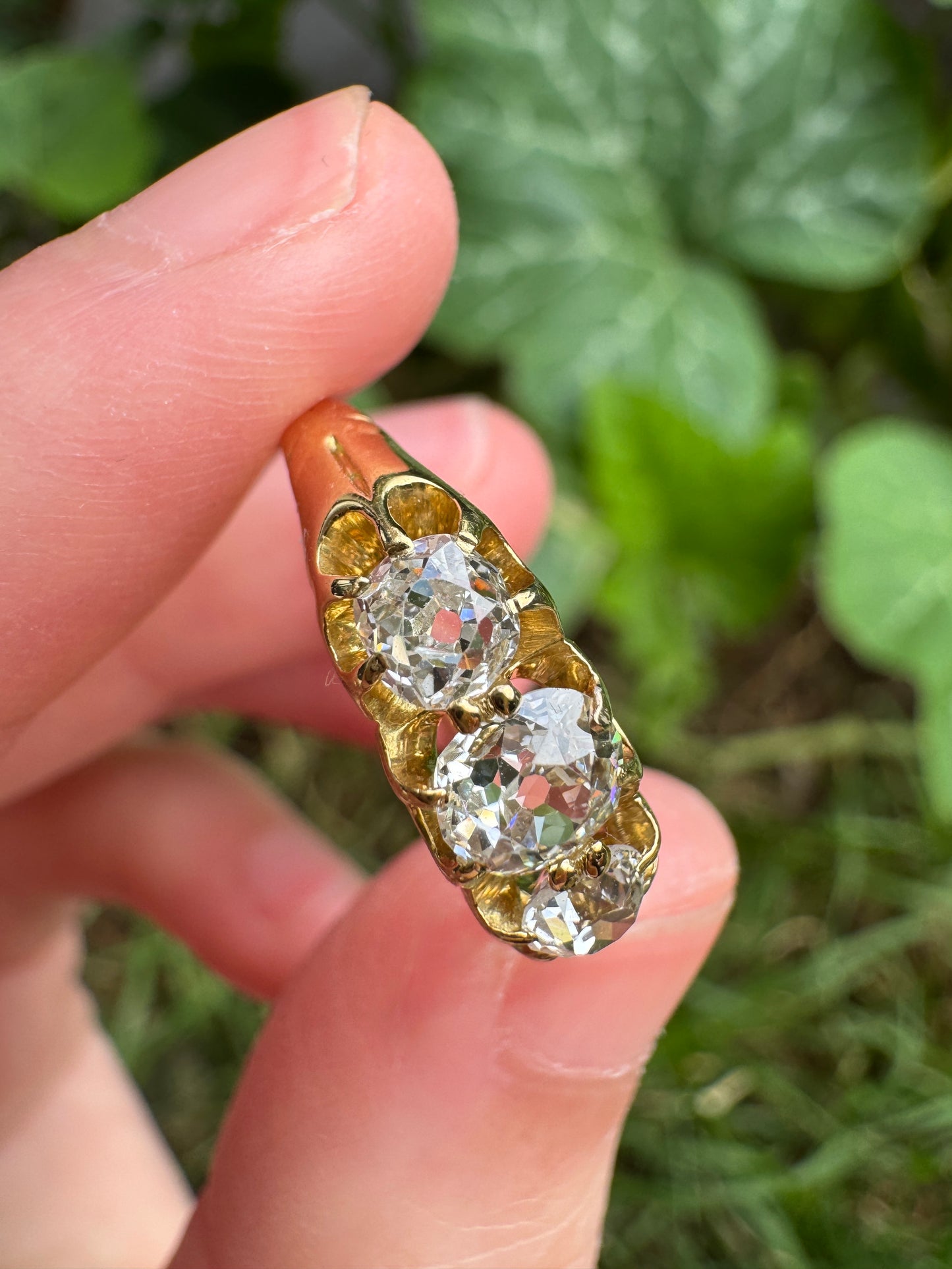 Antique 18ct yellow gold three stone 1.07ct TCW old mine cut diamond belcher ring