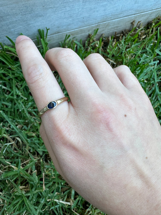 Vintage 9ct yellow gold sapphire solitaire ring