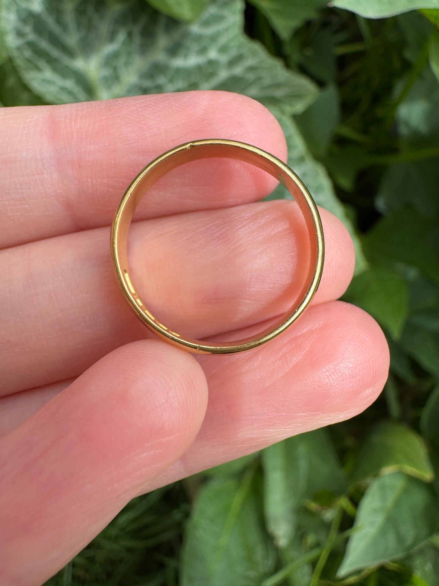Vintage 22ct yellow gold band, 3mm wide