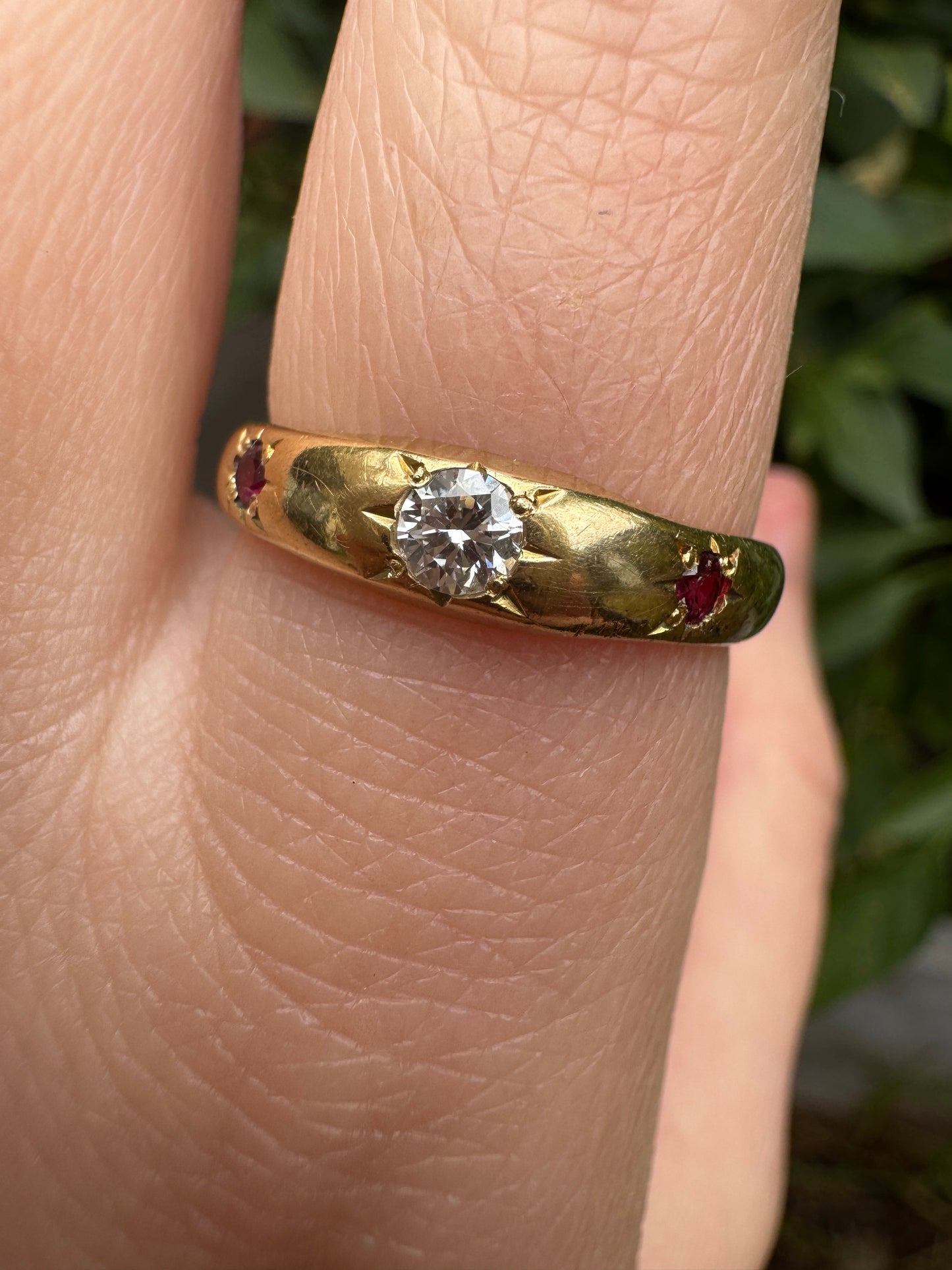 Vintage 18ct yellow gold 0.17ct round brilliant cut diamond and natural ruby starset gypsy ring