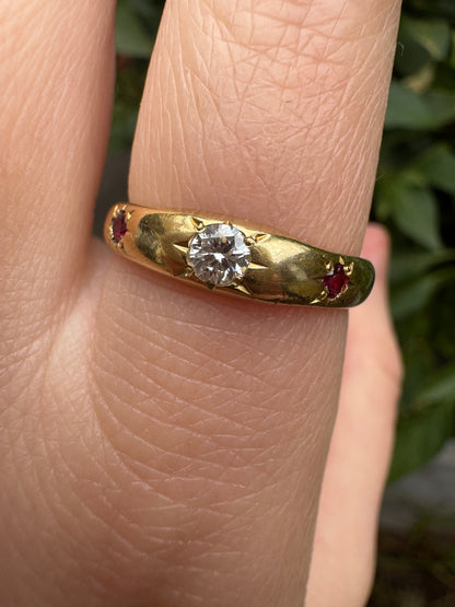 Vintage 18ct yellow gold 0.17ct round brilliant cut diamond and natural ruby starset gypsy ring