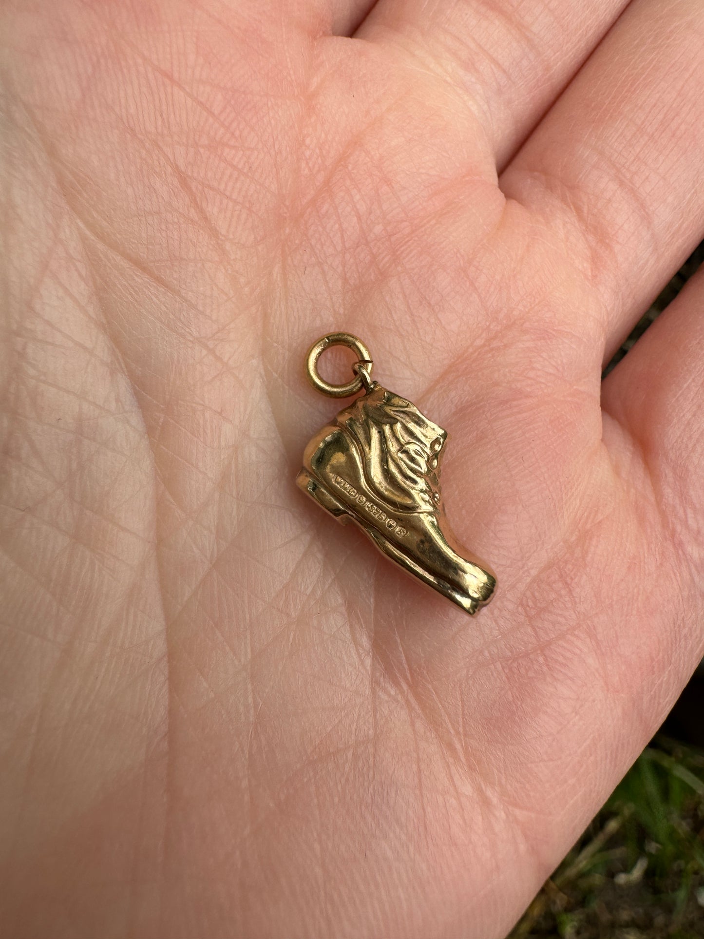 Vintage 9ct yellow gold boot charm