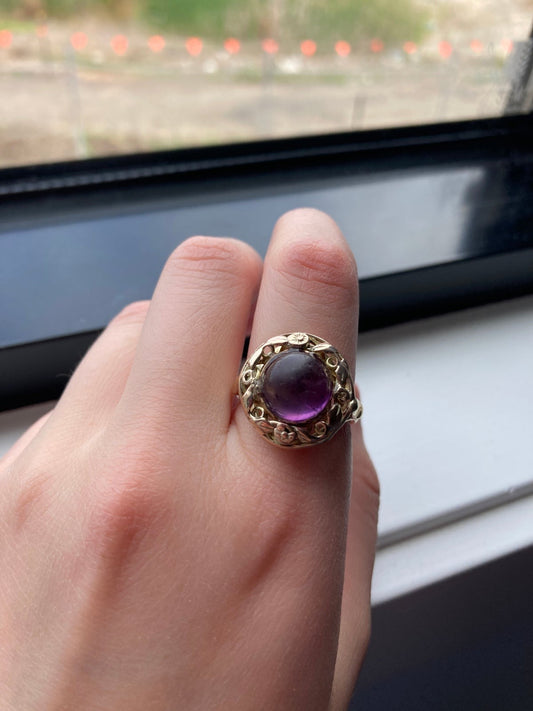 Vintage 9ct yellow gold amethyst cabochon ring