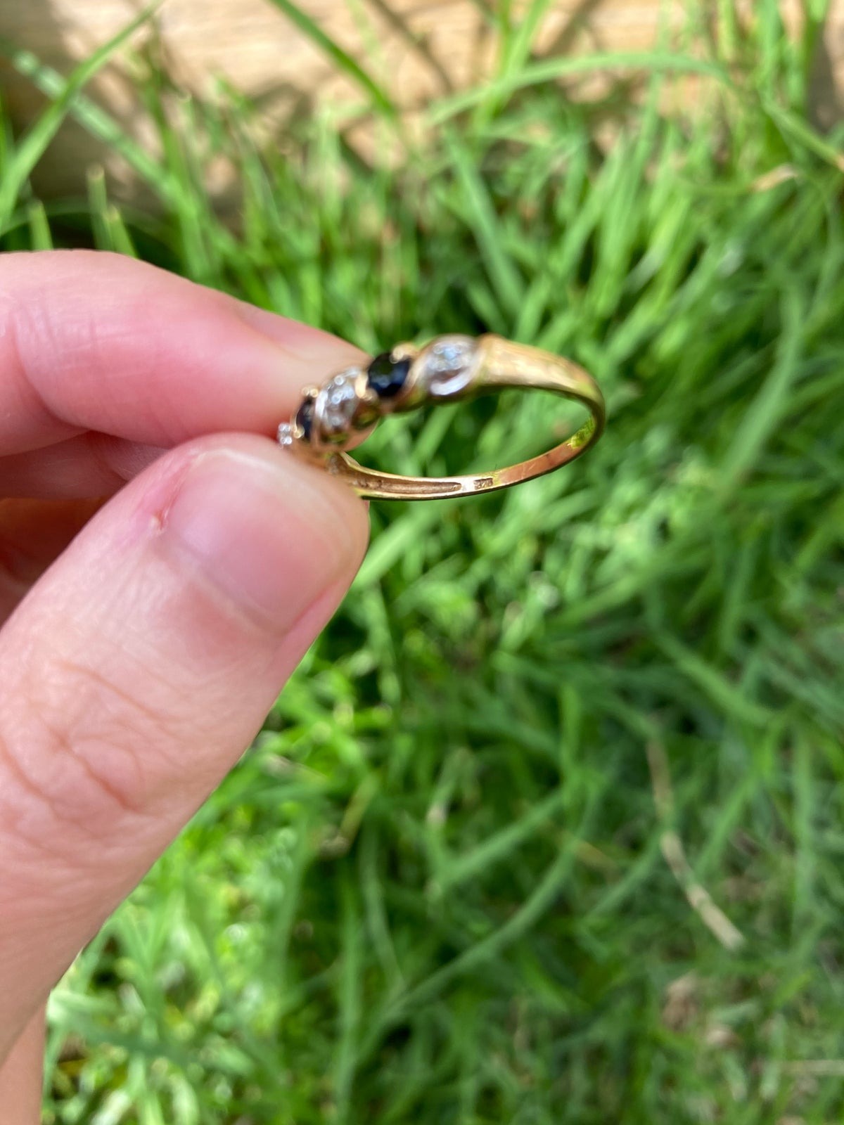 Vintage 9ct yellow gold sapphire and diamond scroll half hoop ring
