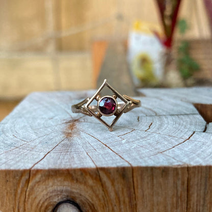 Antique 9ct rose gold plaque garnet ring
