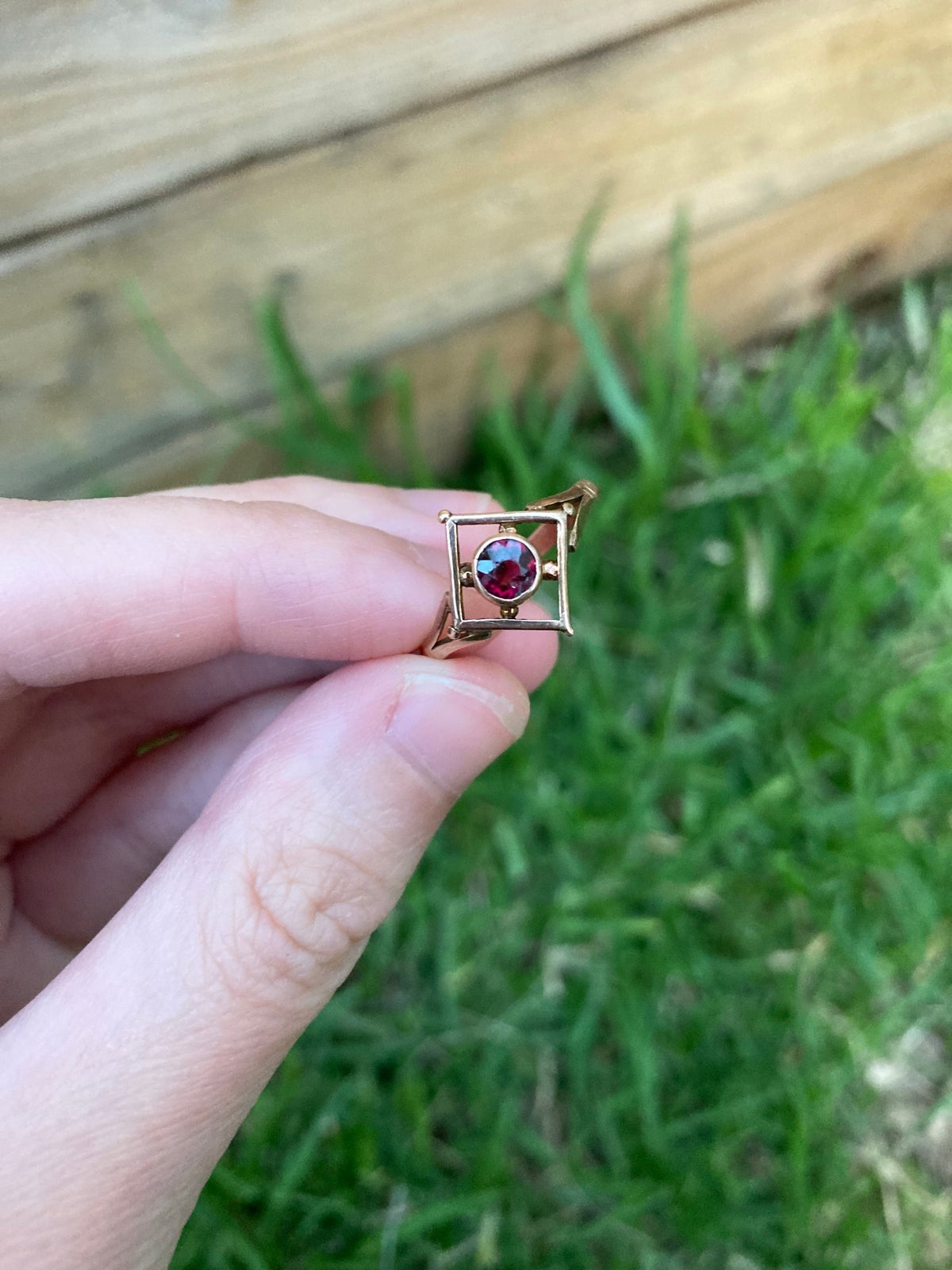 Antique 9ct rose gold plaque garnet ring