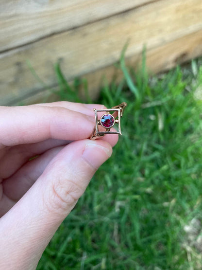 Antique 9ct rose gold plaque garnet ring