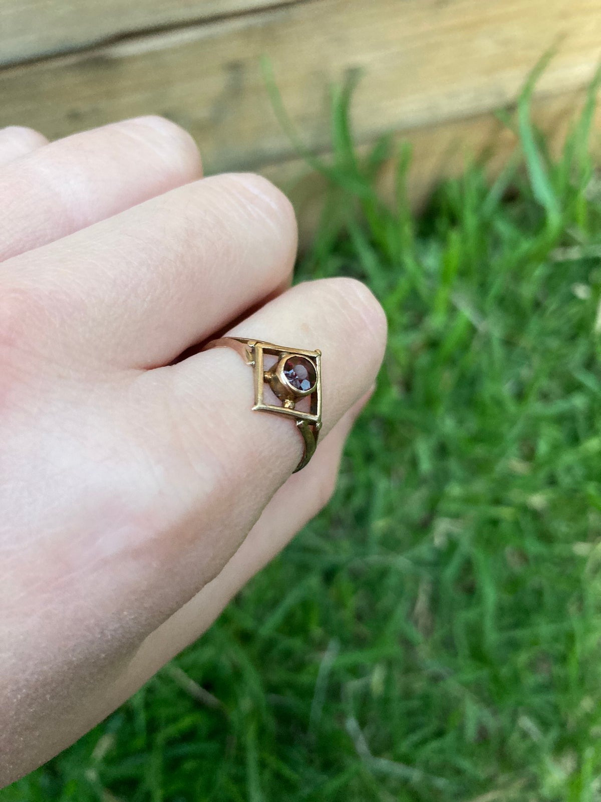 Antique 9ct rose gold plaque garnet ring