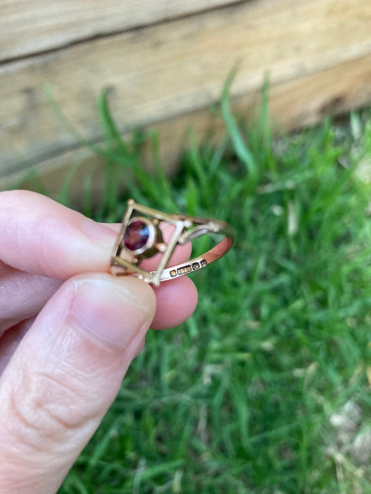 Antique 9ct rose gold plaque garnet ring