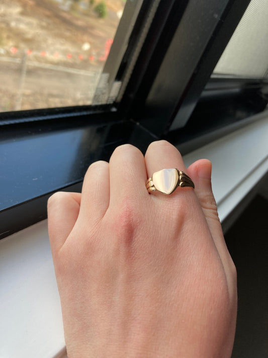 Antique 9ct rose gold shield signet ring