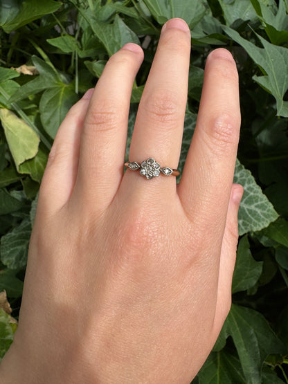 Vintage 18ct yellow gold single cut diamond daisy ring