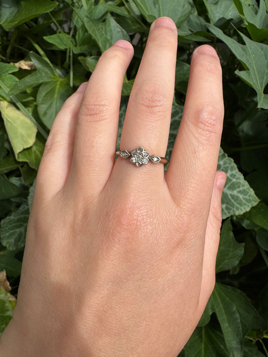 Vintage 18ct yellow gold single cut diamond daisy ring