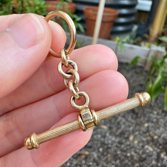 Vintage 9ct yellow gold spinning t-bar pendant