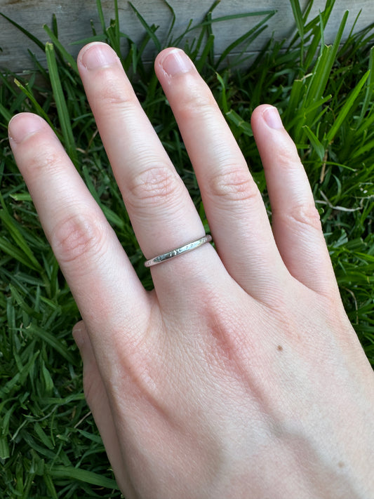Vintage platinum chevron pattern engraved band, 1.5mm wide