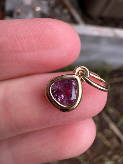Custom handmade 9ct yellow gold 0.76ct trillion cut natural pink sapphire bezel set pendant