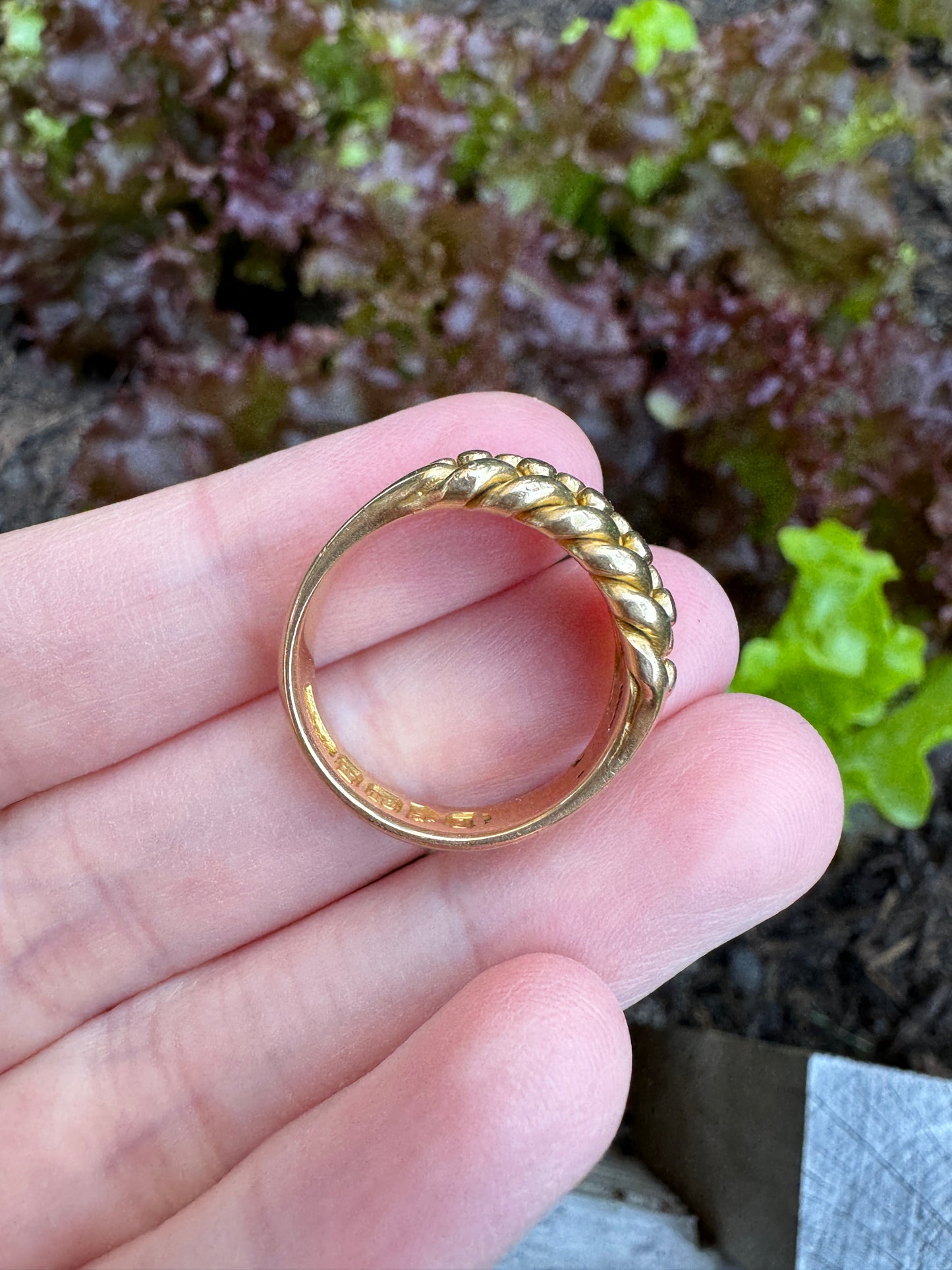 Antique 18ct yellow gold keeper ring