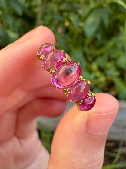 Antique 15ct yellow gold five stone 1.65ct TCW natural pink sapphire cabochon ring
