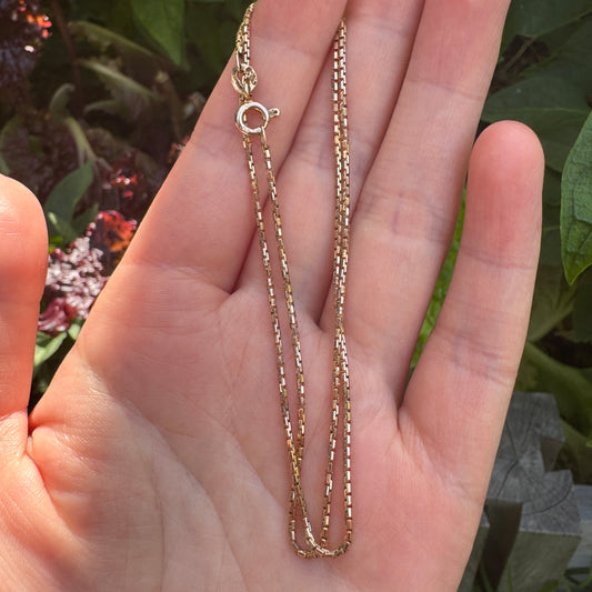 Vintage 9ct yellow gold box chain, 39cm / 15.35 inches long