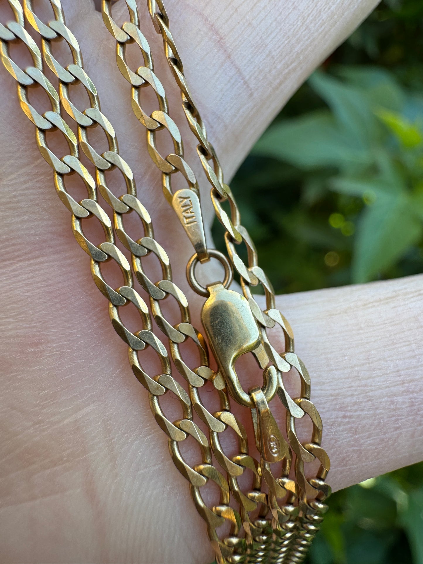 Vintage Italian 9ct yellow gold flat curb link chain, 70cm / 27.6 inches long