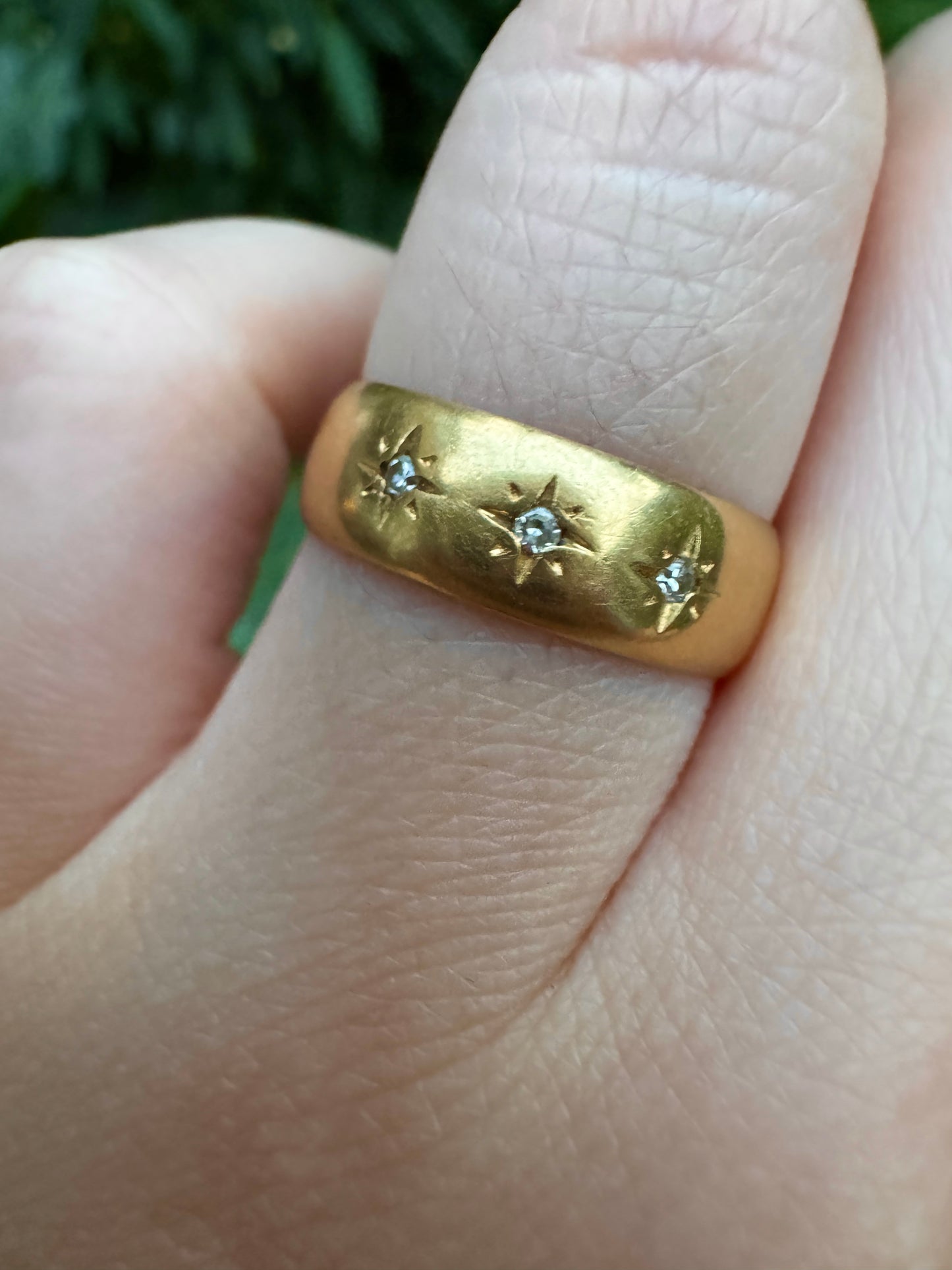 Vintage 18ct yellow gold three stone single cut diamond starset gypsy ring