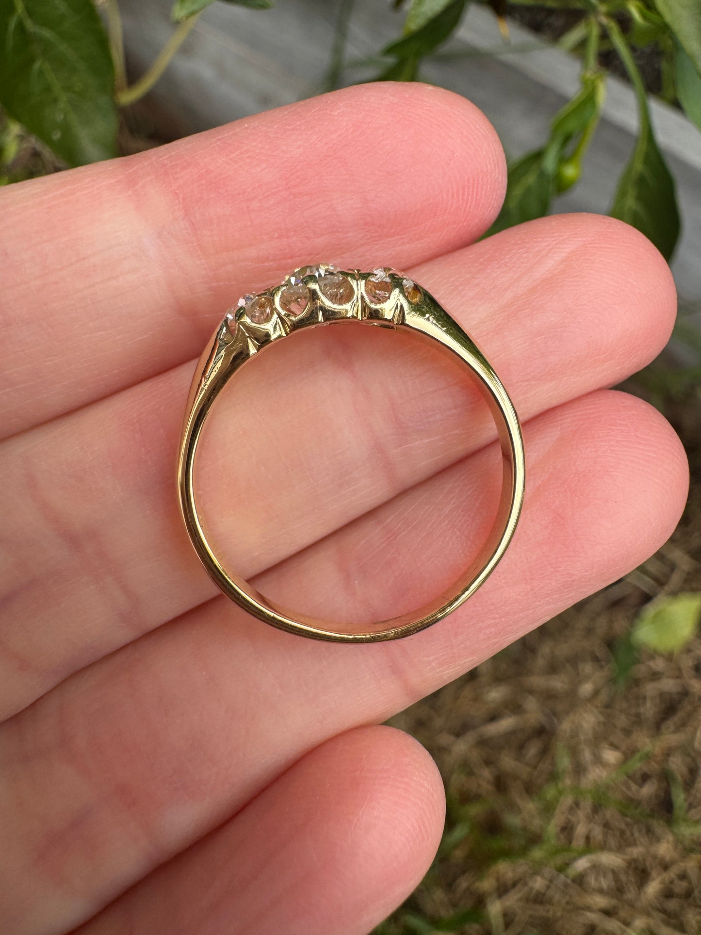 Antique 18ct yellow gold three stone 0.7ct TCW old mine cut diamond ring