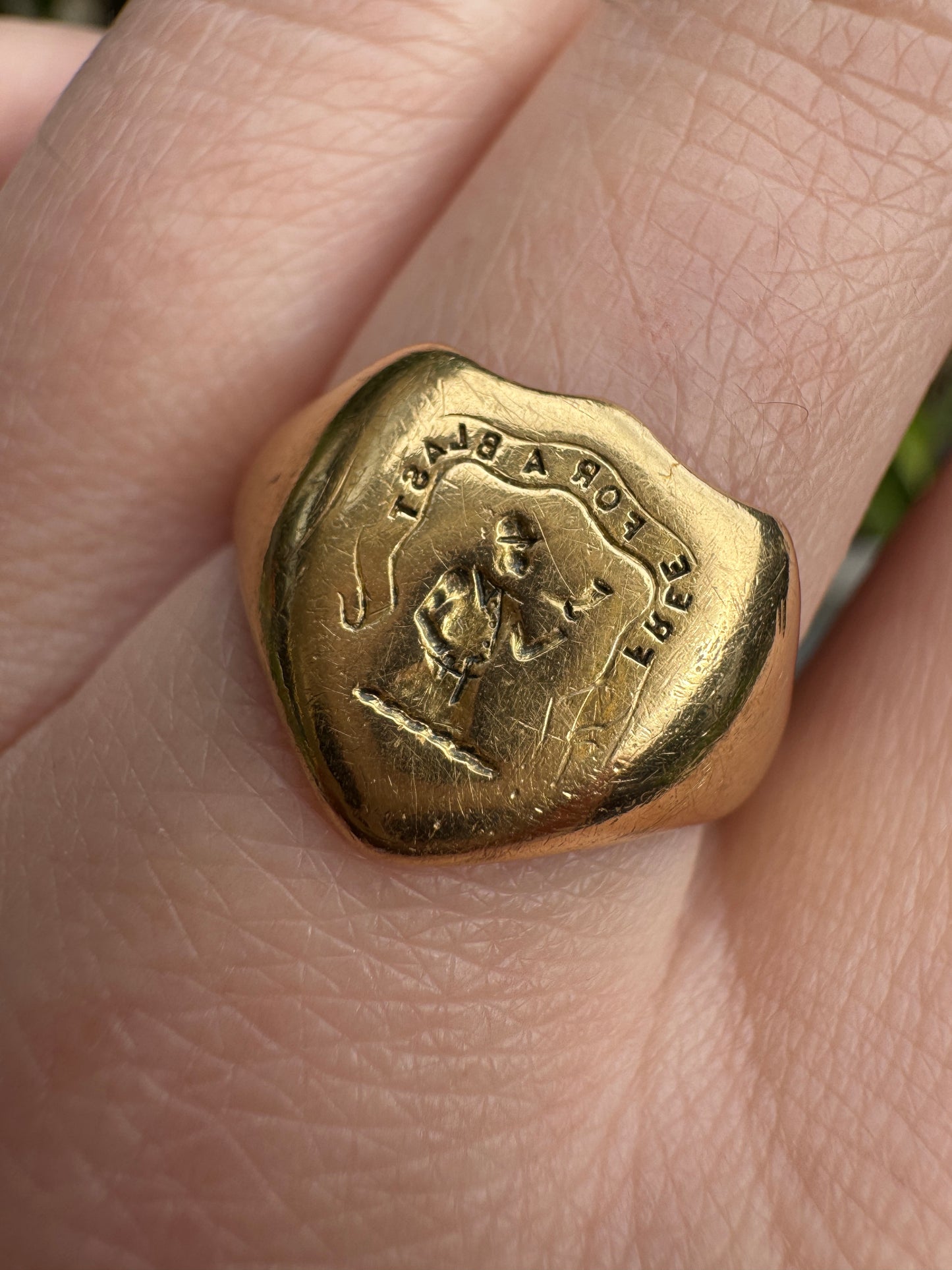 Vintage 18ct gold signet ring