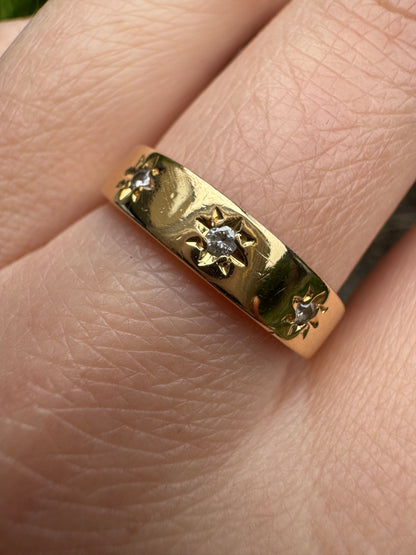 Vintage 18ct yellow gold three stone 0.1ct TCW round brilliant cut diamond starset gypsy ring