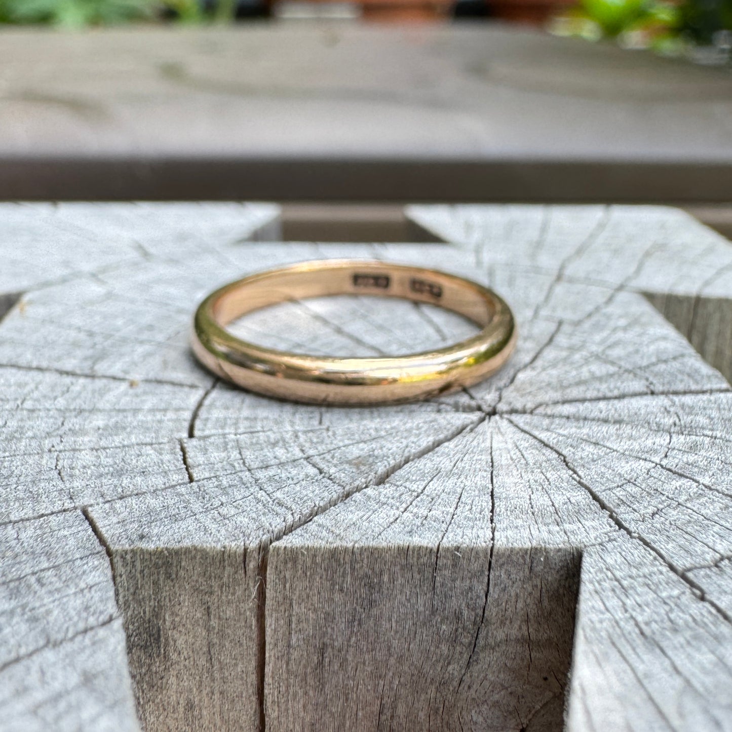 Vintage 9ct rosy yellow gold band, 2.5mm wide