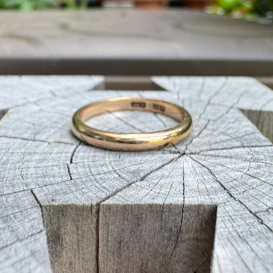 Vintage 9ct rosy yellow gold band, 2.5mm wide