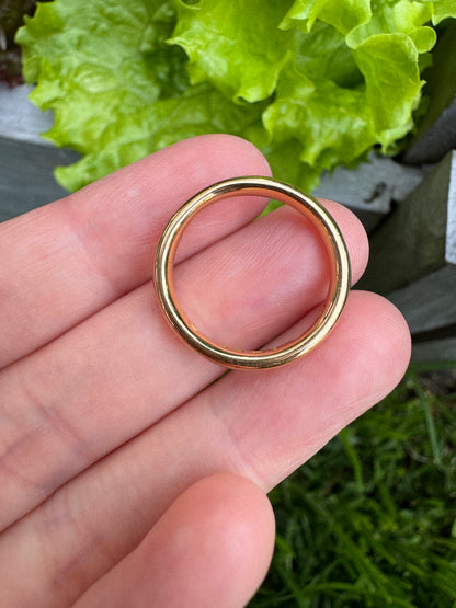 Vintage 22ct rosy yellow gold band, 2.5mm wide