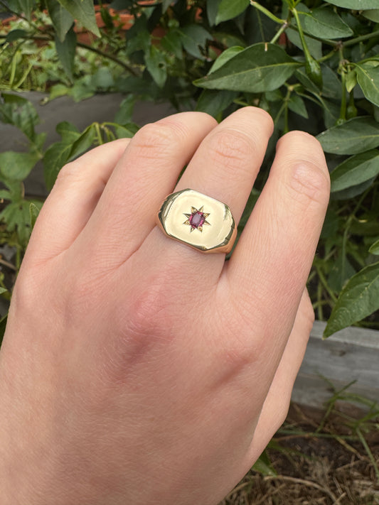 Vintage 9ct yellow gold 0.17ct natural ruby starset signet ring