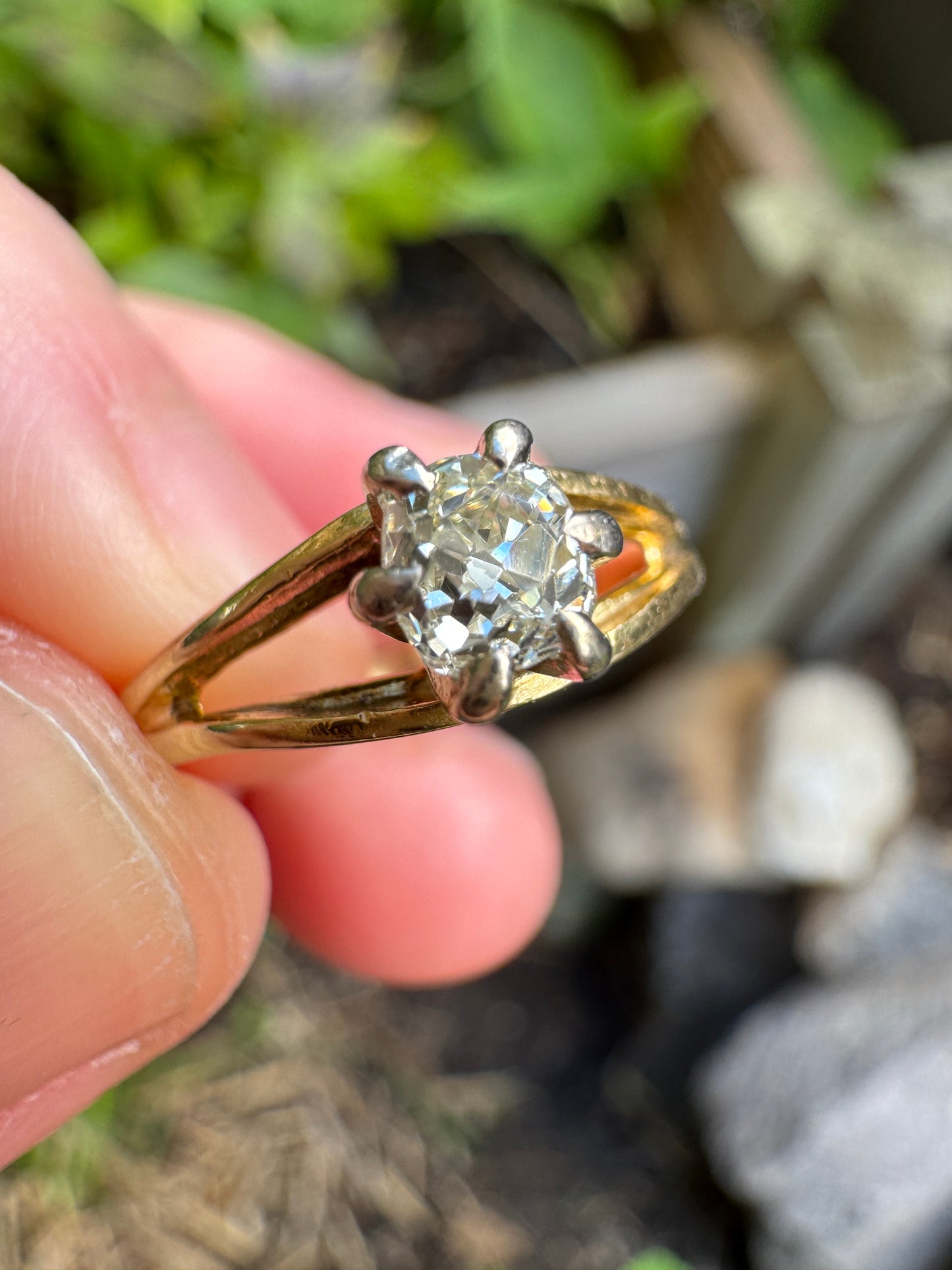 Vintage 18ct gold old mine cut diamond solitaire ring