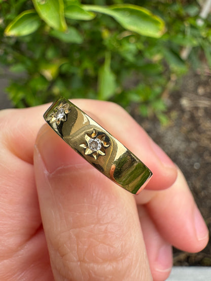 Vintage 18ct yellow gold three stone 0.1ct TCW round brilliant cut diamond starset gypsy ring