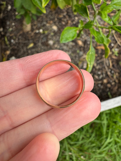 Antique Victorian 15ct yellow gold band, 4.7mm wide