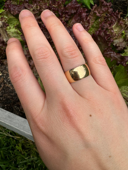 Antique Australian 18ct rosy yellow gold cigar band, 9mm wide
