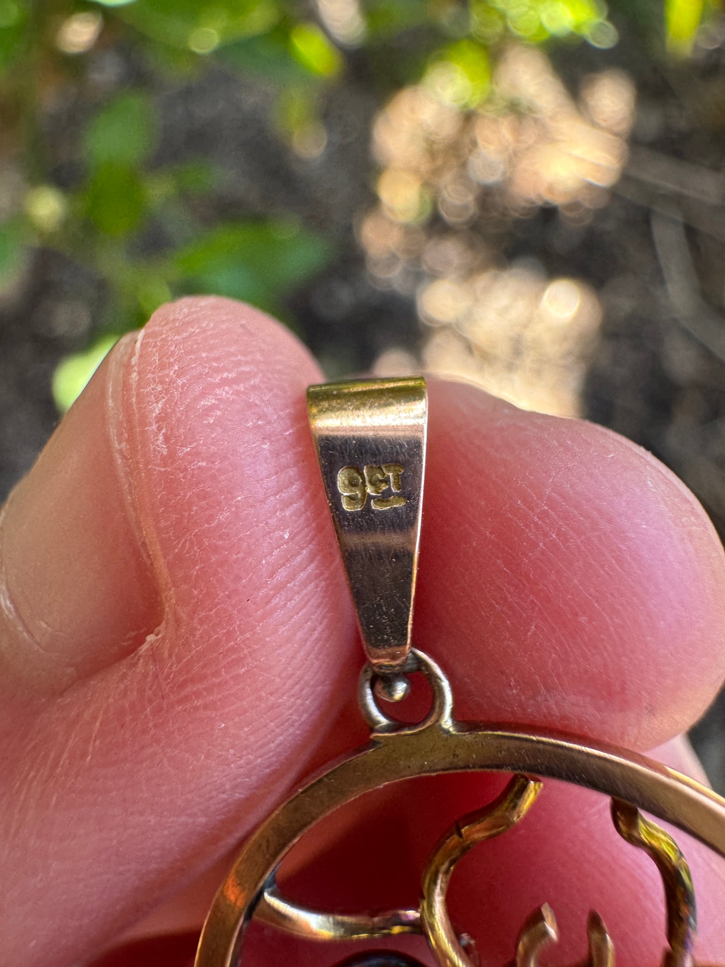 Antique 9ct yellow gold 0.6ct garnet and pearl spider pendant