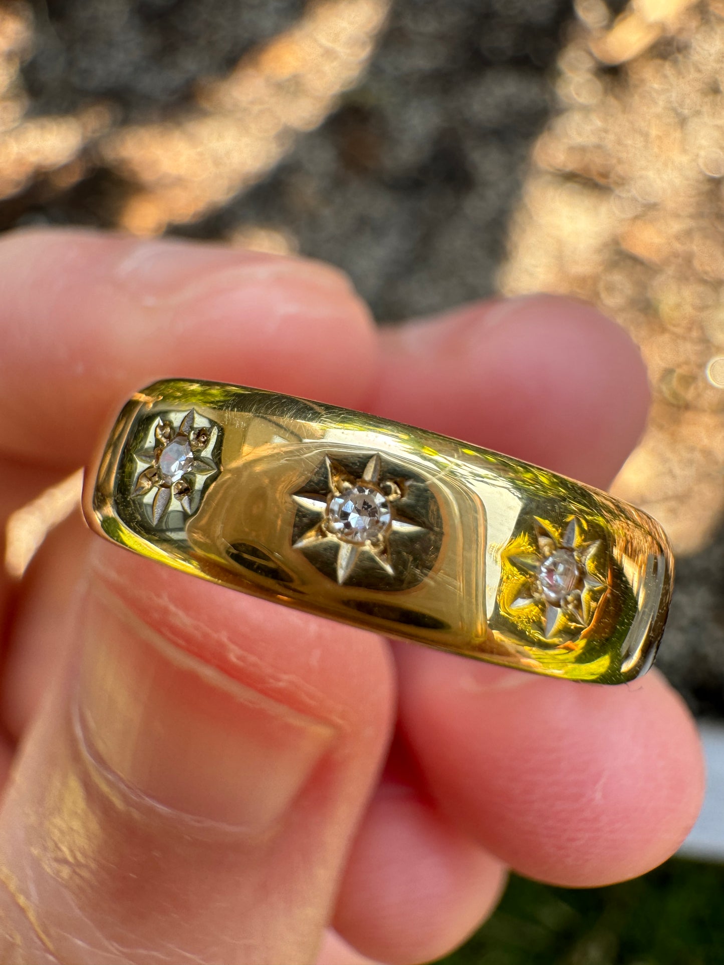 Vintage 18ct yellow gold three stone single cut diamond starset gypsy ring