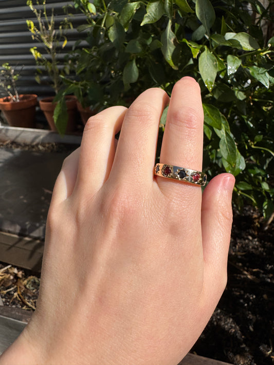 Vintage 14ct yellow gold 0.35ct TCW sapphire and 0.2ct TCW tourmaline starset gypsy ring
