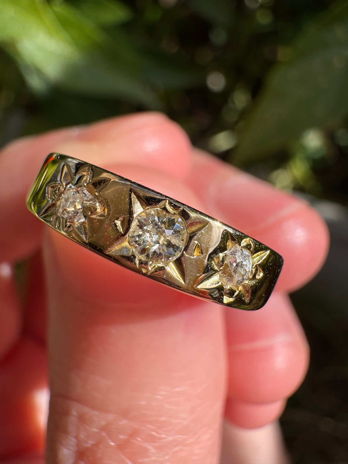 Antique 18ct yellow gold three stone old mine cut diamond starset gypsy ring