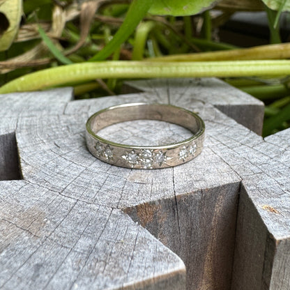 Vintage 18ct white gold eight stone 0.11ct TCW single cut diamond starset gypsy ring