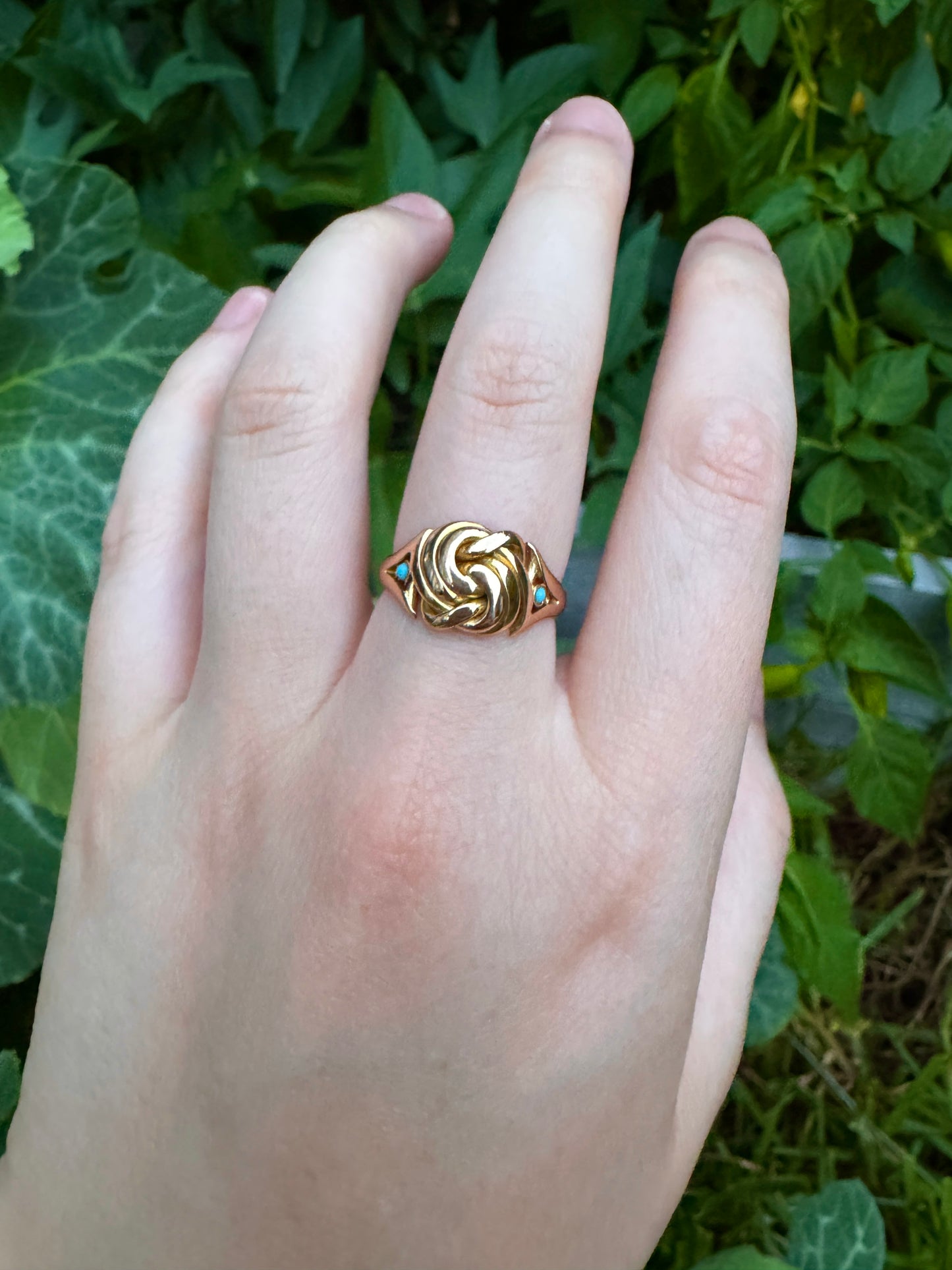 Antique Edwardian 18ct yellow gold turquoise cabochon knot ring