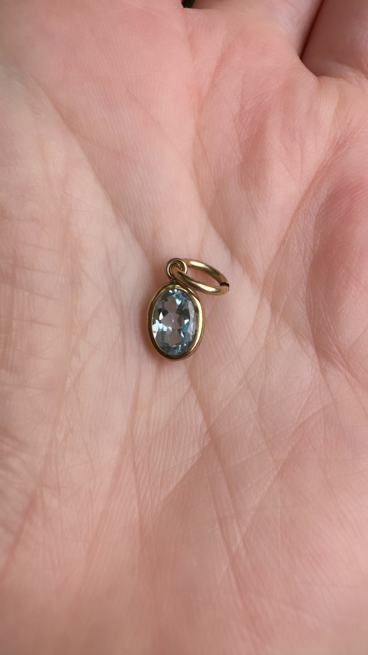 Vintage 9ct yellow gold blue topaz oval charm