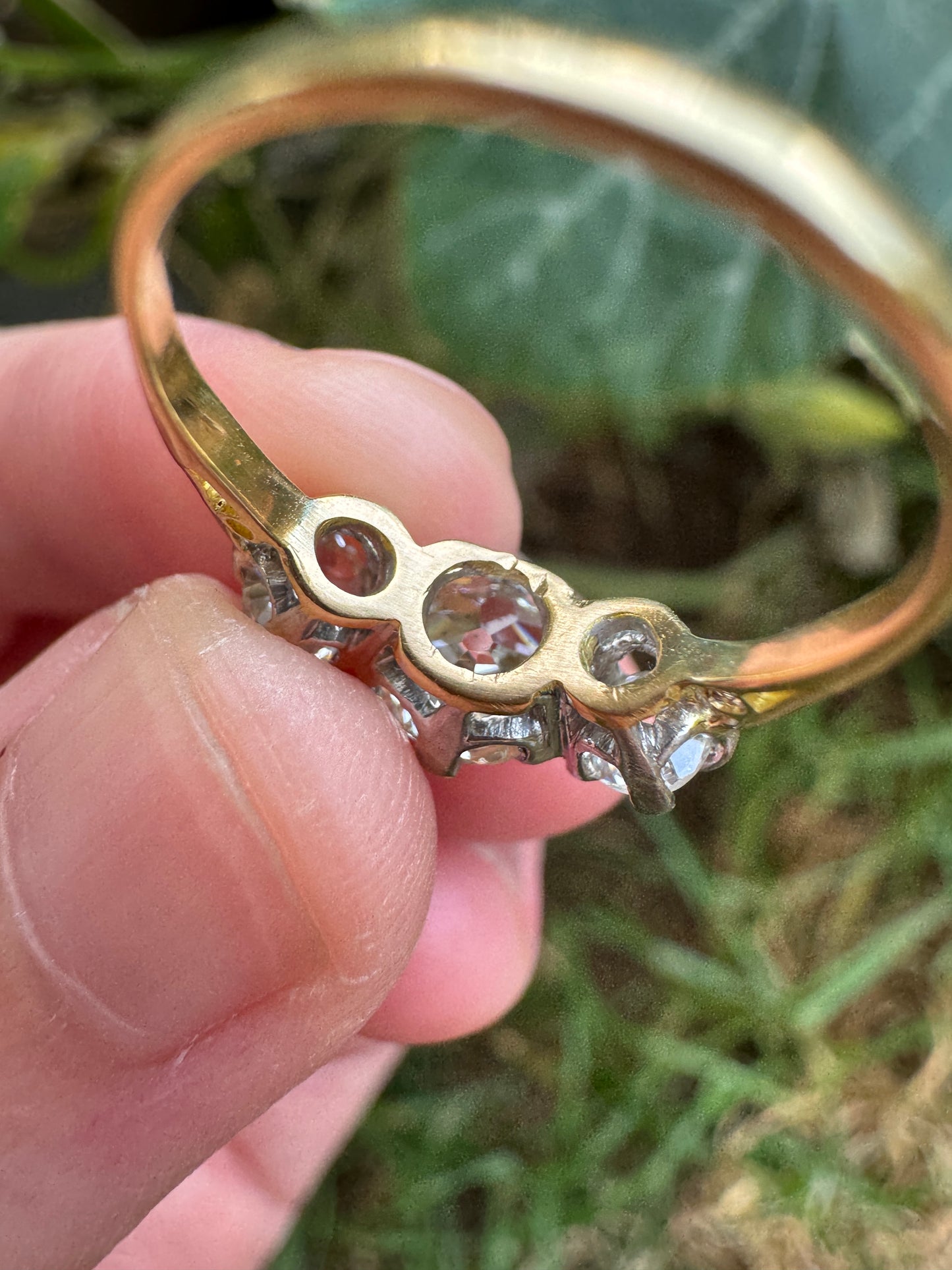 Antique 18ct yellow gold three stone 1.56ct TCW old mine cut diamond ring