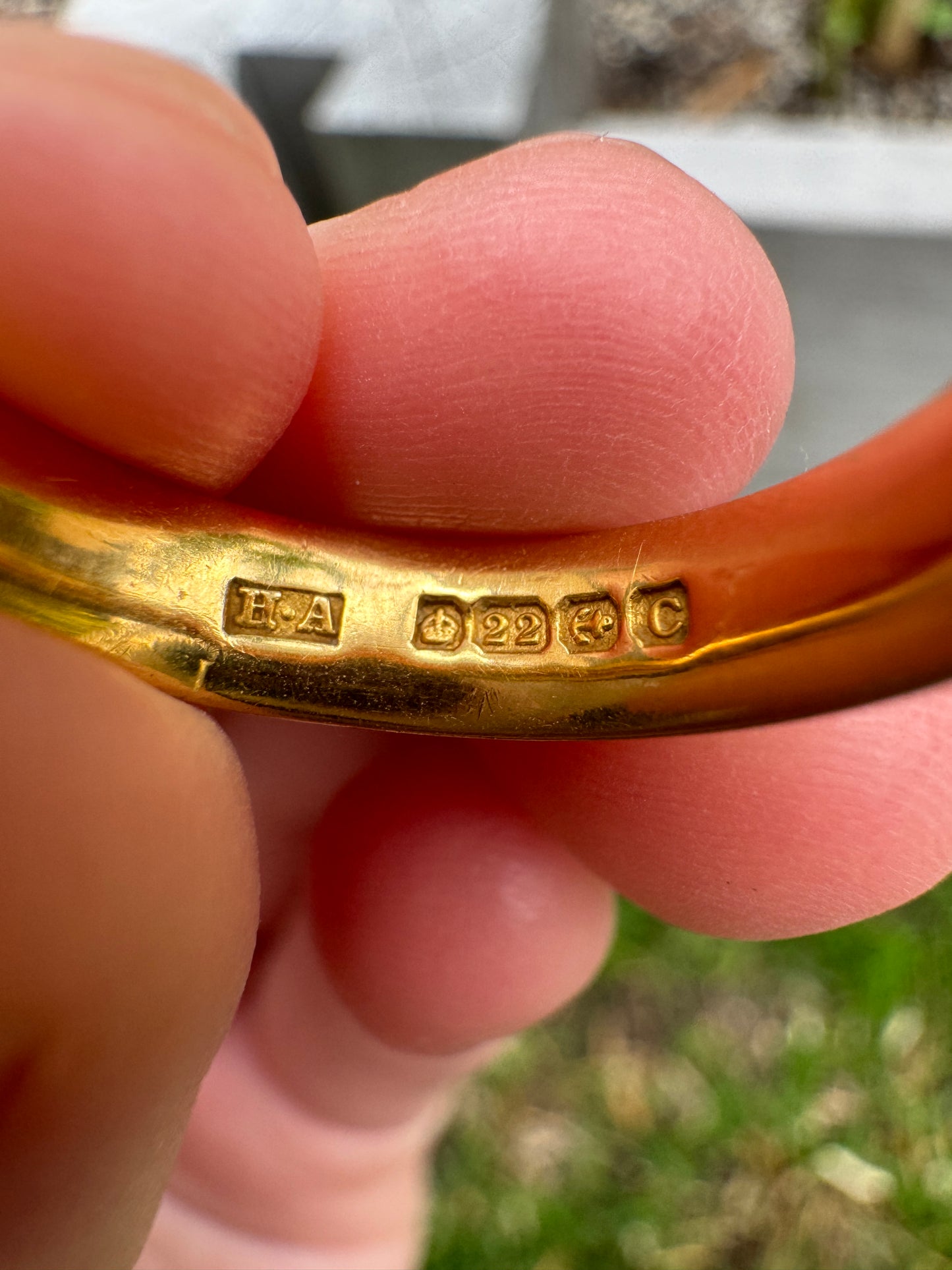 Vintage 22ct yellow gold band, 4mm wide