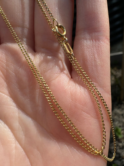 Vintage 9ct yellow gold mini curb chain, 45cm / 17.7 inches long